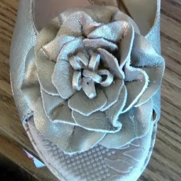 B. O. C. "Blossom" Metallic Slingback Sandal - Picture 3 of 6